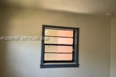 House in North Miami, Florida 3 bedrooms, 147.71 sq.m. № 2264923 - photo 27