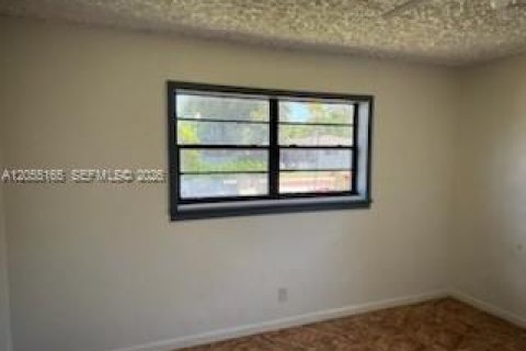 House in North Miami, Florida 3 bedrooms, 147.71 sq.m. № 2264923 - photo 30