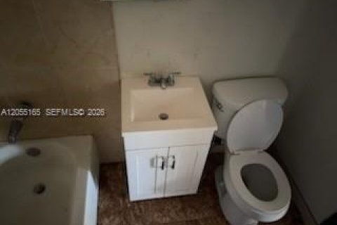 House in North Miami, Florida 3 bedrooms, 147.71 sq.m. № 2264923 - photo 22