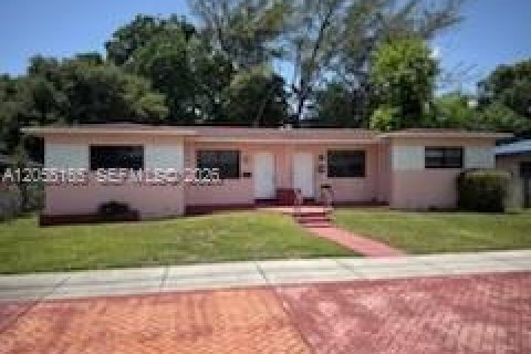House in North Miami, Florida 3 bedrooms, 147.71 sq.m. № 2264923