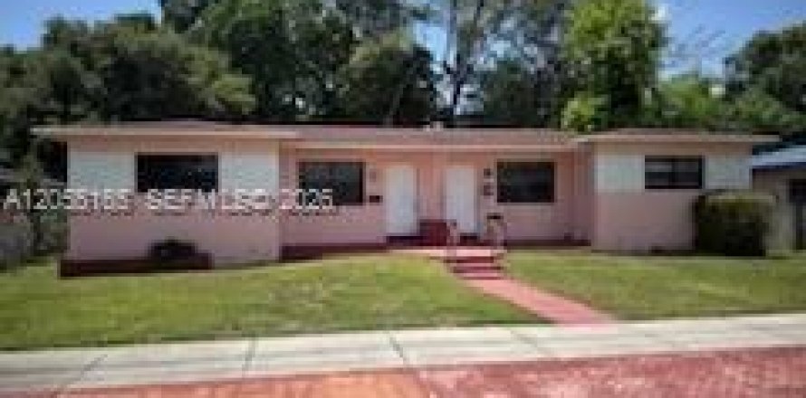 House in North Miami, Florida 3 bedrooms, 147.71 sq.m. № 2264923