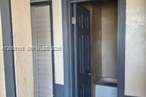 House in North Miami, Florida 3 bedrooms, 147.71 sq.m. № 2264923 - photo 19