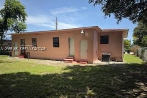 House in North Miami, Florida 3 bedrooms, 147.71 sq.m. № 2264923 - photo 10