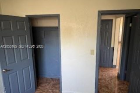 House in North Miami, Florida 3 bedrooms, 147.71 sq.m. № 2264923 - photo 28