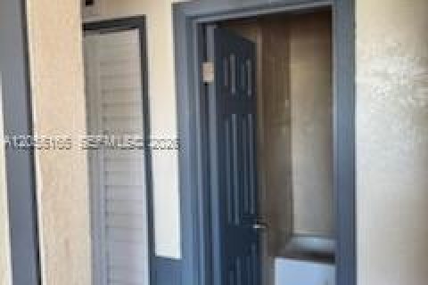 House in North Miami, Florida 3 bedrooms, 147.71 sq.m. № 2264923 - photo 18