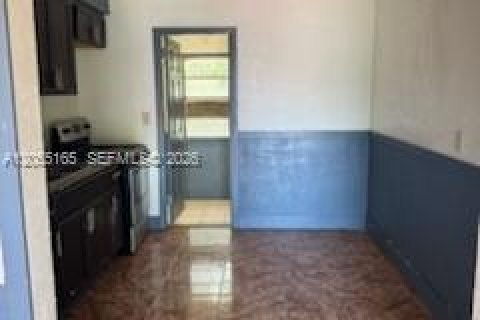 House in North Miami, Florida 3 bedrooms, 147.71 sq.m. № 2264923 - photo 23