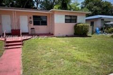 House in North Miami, Florida 3 bedrooms, 147.71 sq.m. № 2264923 - photo 3