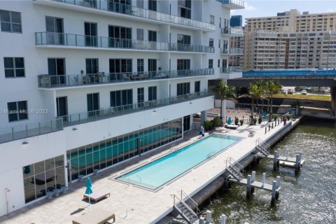 Propiedad comercial en venta en Hollywood, Florida № 1939539 - foto 24