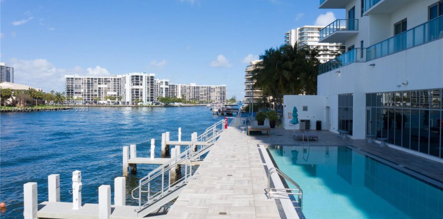 Propiedad comercial en Hollywood, Florida № 1939539