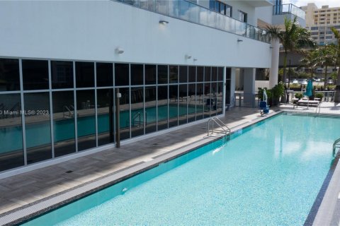 Propiedad comercial en venta en Hollywood, Florida № 1939539 - foto 22