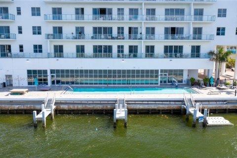 Propiedad comercial en venta en Hollywood, Florida № 1939539 - foto 13