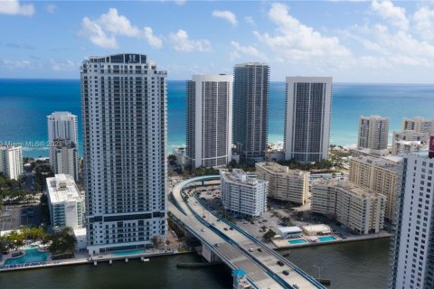 Propiedad comercial en venta en Hollywood, Florida № 1939539 - foto 16