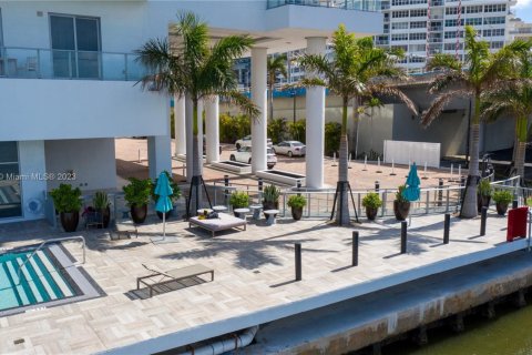 Propiedad comercial en venta en Hollywood, Florida № 1939539 - foto 19