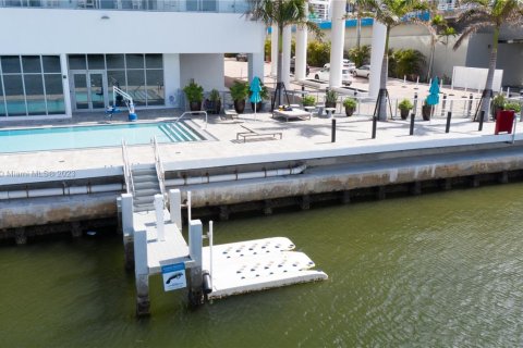 Propiedad comercial en venta en Hollywood, Florida № 1939539 - foto 21