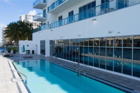 Propiedad comercial en venta en Hollywood, Florida № 1939539 - foto 2