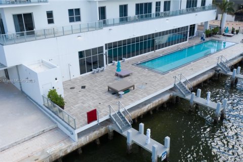 Propiedad comercial en venta en Hollywood, Florida № 1939539 - foto 26