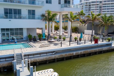 Propiedad comercial en venta en Hollywood, Florida № 1939539 - foto 20