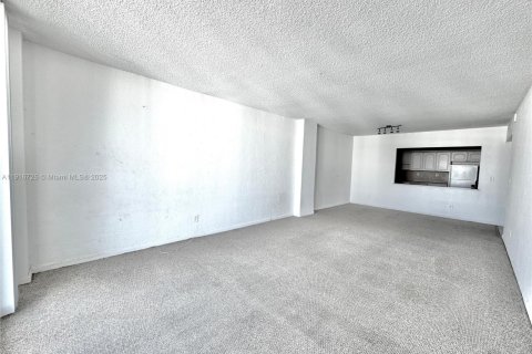 Condo in Sunny Isles Beach, Florida, 1 bedroom  № 1972696 - photo 7