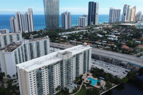 Condo in Sunny Isles Beach, Florida, 1 bedroom  № 1972696 - photo 25
