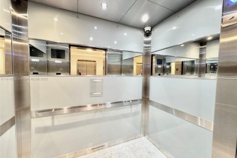 Condo in Sunny Isles Beach, Florida, 1 bedroom  № 1972696 - photo 16