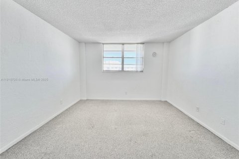 Condo in Sunny Isles Beach, Florida, 1 bedroom  № 1972696 - photo 9