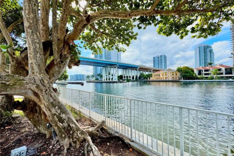 Condo in Sunny Isles Beach, Florida, 1 bedroom  № 1972696 - photo 20