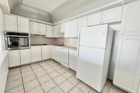 Condo in Sunny Isles Beach, Florida, 1 bedroom  № 1972696 - photo 4