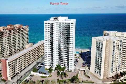 Condo in Hallandale Beach, Florida, 2 bedrooms  № 1948403 - photo 11
