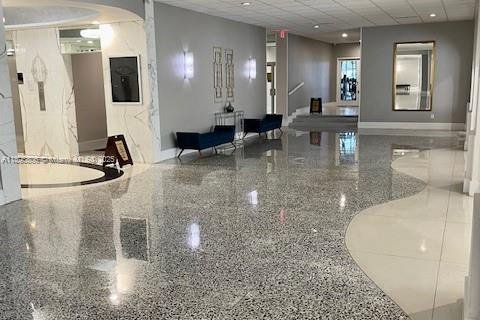 Condo in Hallandale Beach, Florida, 2 bedrooms  № 1948403 - photo 19