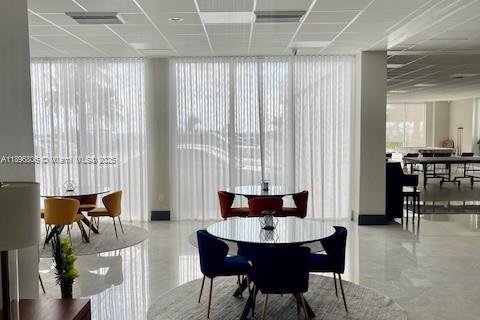 Condo in Hallandale Beach, Florida, 2 bedrooms  № 1948403 - photo 22