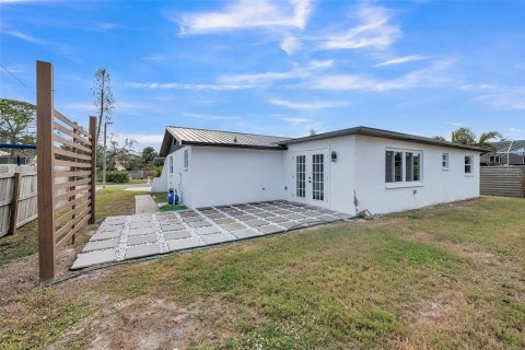 House in Venice, Florida 4 bedrooms, 155.33 sq.m. № 1535476 - photo 19