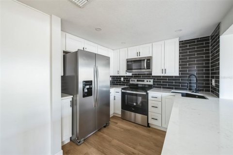 House in Venice, Florida 4 bedrooms, 155.33 sq.m. № 1535476 - photo 4
