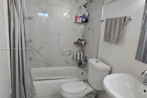 Снять в аренду кондоминиум в Майами, Флорида 2 спальни, 87.89м2, № 1952576 - фото 15