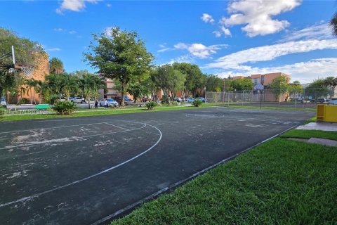 Снять в аренду кондоминиум в Майами, Флорида 2 спальни, 87.89м2, № 1952576 - фото 23