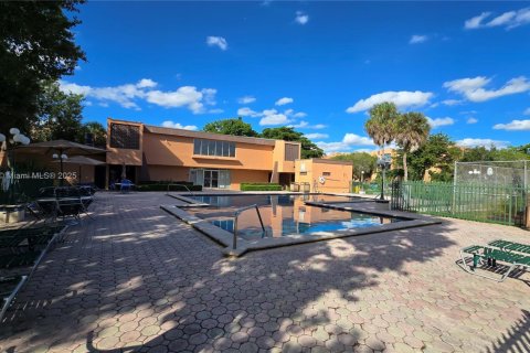 Снять в аренду кондоминиум в Майами, Флорида 2 спальни, 87.89м2, № 1952576 - фото 25