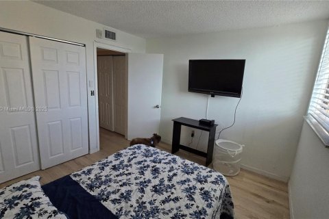 Снять в аренду кондоминиум в Майами, Флорида 2 спальни, 87.89м2, № 1952576 - фото 20