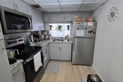 Снять в аренду кондоминиум в Майами, Флорида 2 спальни, 87.89м2, № 1952576 - фото 9