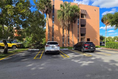 Снять в аренду кондоминиум в Майами, Флорида 2 спальни, 87.89м2, № 1952576 - фото 22