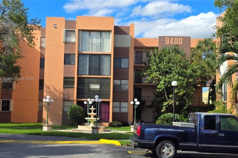 Снять в аренду кондоминиум в Майами, Флорида 2 спальни, 87.89м2, № 1952576 - фото 1