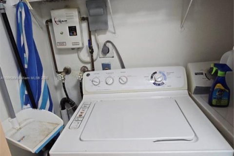 Снять в аренду кондоминиум в Майами, Флорида 2 спальни, 87.89м2, № 1952576 - фото 13