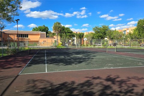 Снять в аренду кондоминиум в Майами, Флорида 2 спальни, 87.89м2, № 1952576 - фото 29