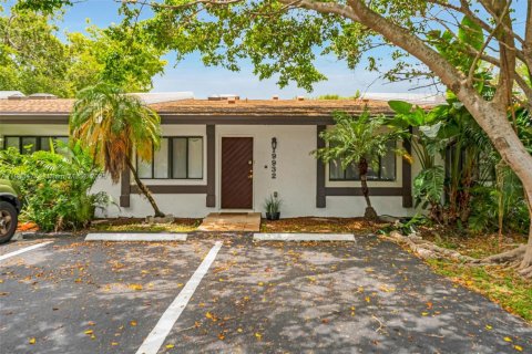 House in Miami, Florida 2 bedrooms, 146.79 sq.m. № 1872095 - photo 1