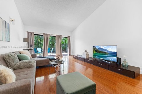 House in Miami, Florida 2 bedrooms, 146.79 sq.m. № 1872095 - photo 26