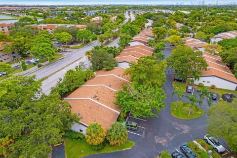 House in Miami, Florida 2 bedrooms, 146.79 sq.m. № 1872095 - photo 2