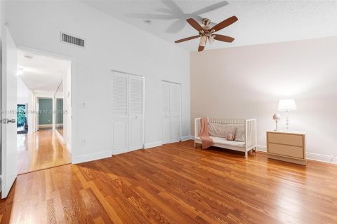 House in Miami, Florida 2 bedrooms, 146.79 sq.m. № 1872095 - photo 16