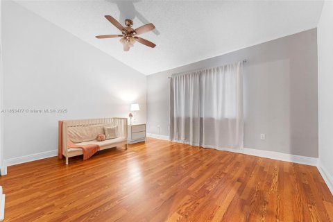House in Miami, Florida 2 bedrooms, 146.79 sq.m. № 1872095 - photo 15