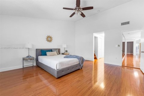 House in Miami, Florida 2 bedrooms, 146.79 sq.m. № 1872095 - photo 13