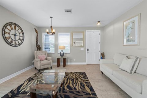 House in Punta Gorda, Florida 4 bedrooms, 206.34 sq.m. № 1552674 - photo 8