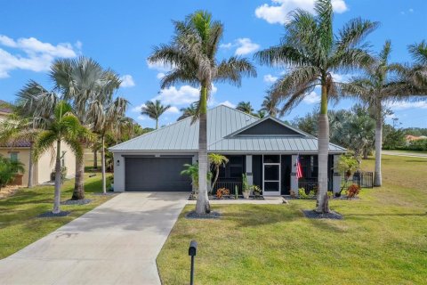 House in Punta Gorda, Florida 4 bedrooms, 206.34 sq.m. № 1552674 - photo 2