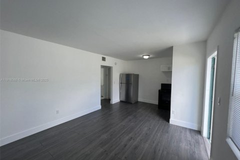 Apartment in Miami, Florida 1 bedroom, 46.45 sq.m. № 1970849 - photo 3